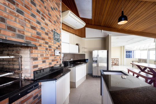 Compra de apartamento: 5 quartos, varanda, churrasqueira no condomínio. Animais permitidos. — Rooftop - Sala Gourmet