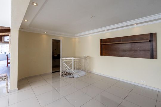Compra de apartamento: 5 quartos, varanda, churrasqueira no condomínio. Animais permitidos. — Rooftop - Sala