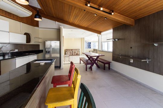 Compra de apartamento: 5 quartos, varanda, churrasqueira no condomínio. Animais permitidos. — Rooftop - Sala Gourmet