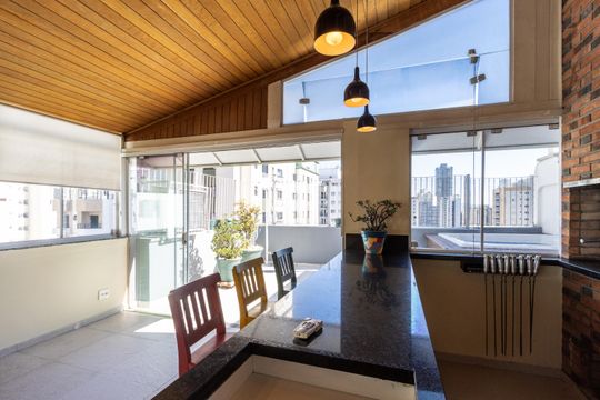 Compra de apartamento: 5 quartos, varanda, churrasqueira no condomínio. Animais permitidos. — Rooftop - Sala Gourmet
