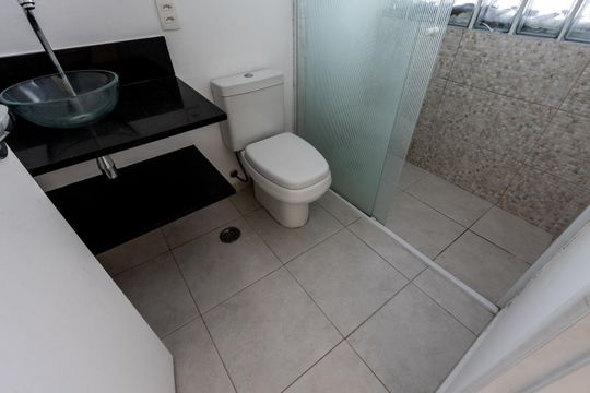 Compra de apartamento: 5 quartos, varanda, churrasqueira no condomínio. Animais permitidos. — Rooftop - Quarto 1 - Banheiro da Suite