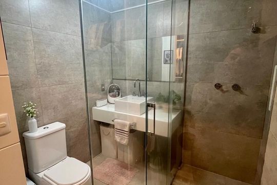 Apartamento na Vila Anglo Brasileira com 3 quartos, sendo 1 suíte, varanda e academia no condomínio. Compra ideal! — Banheiro