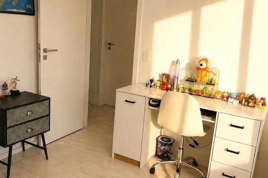 Apartamento na Vila Anglo Brasileira com 3 quartos, sendo 1 suíte, varanda e academia no condomínio. Compra ideal! — Quarto