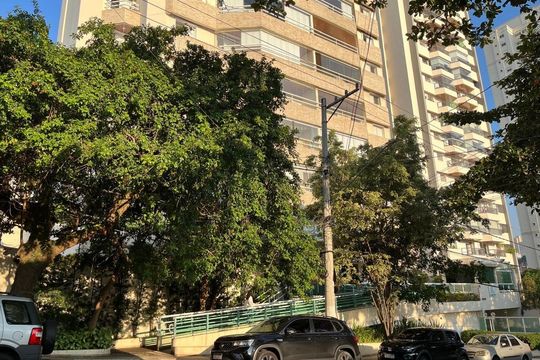 Apartamento na Vila Anglo Brasileira com 3 quartos, sendo 1 suíte, varanda e academia no condomínio. Compra ideal! — Fachada