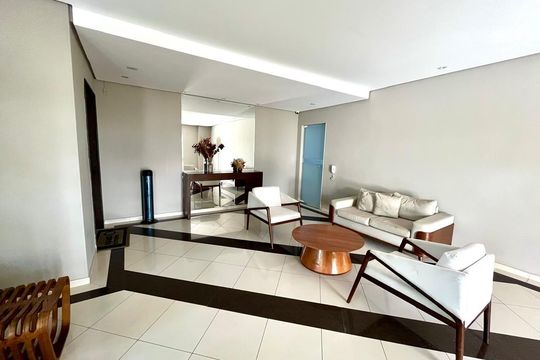 Apartamento na Vila Anglo Brasileira com 3 quartos, sendo 1 suíte, varanda e academia no condomínio. Compra ideal! — Hall Social