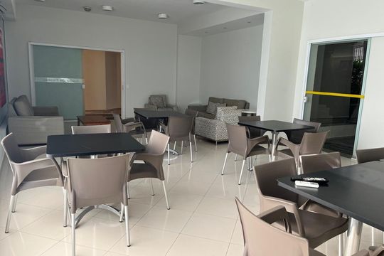 Apartamento na Vila Anglo Brasileira com 3 quartos, sendo 1 suíte, varanda e academia no condomínio. Compra ideal! — Salão de Festas