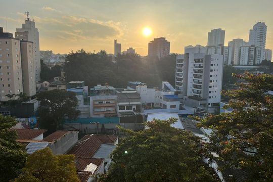 Apartamento na Vila Anglo Brasileira com 3 quartos, sendo 1 suíte, varanda e academia no condomínio. Compra ideal! — Vista