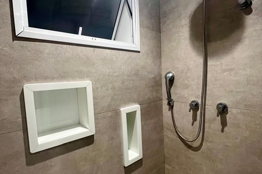 Apartamento na Vila Anglo Brasileira com 3 quartos, sendo 1 suíte, varanda e academia no condomínio. Compra ideal! — Banheiro