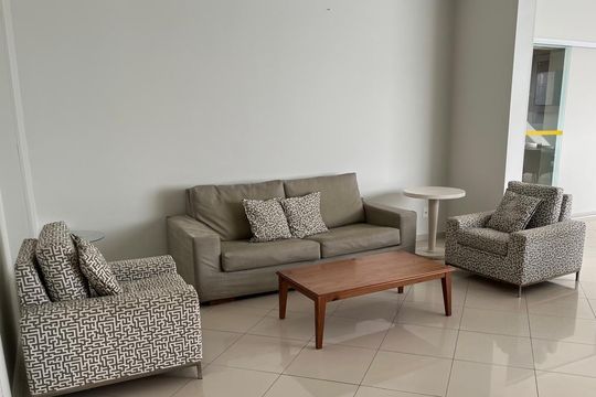 Apartamento na Vila Anglo Brasileira com 3 quartos, sendo 1 suíte, varanda e academia no condomínio. Compra ideal! — Hall Social