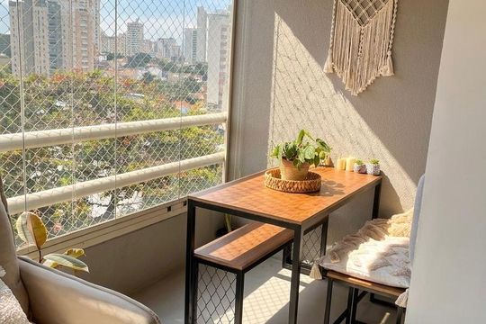 Apartamento na Vila Anglo Brasileira com 3 quartos, sendo 1 suíte, varanda e academia no condomínio. Compra ideal! — Varanda