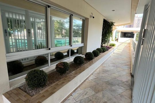 Apartamento na Vila Anglo Brasileira com 3 quartos, sendo 1 suíte, varanda e academia no condomínio. Compra ideal! — Área Externa