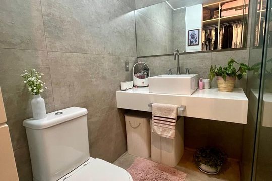 Apartamento na Vila Anglo Brasileira com 3 quartos, sendo 1 suíte, varanda e academia no condomínio. Compra ideal! — Banheiro