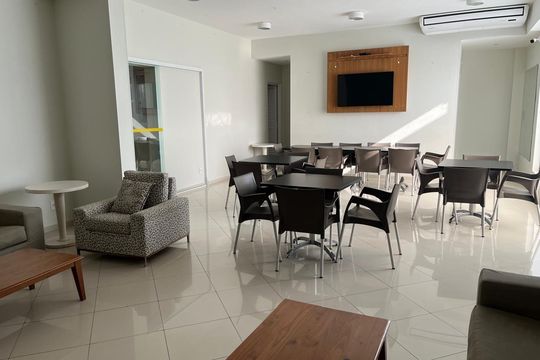 Apartamento na Vila Anglo Brasileira com 3 quartos, sendo 1 suíte, varanda e academia no condomínio. Compra ideal! — Salão de Festas