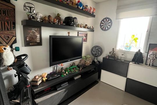 Apartamento na Vila Anglo Brasileira com 3 quartos, sendo 1 suíte, varanda e academia no condomínio. Compra ideal! — Quarto
