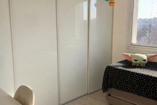 Apartamento na Vila Anglo Brasileira com 3 quartos, sendo 1 suíte, varanda e academia no condomínio. Compra ideal! — Quarto
