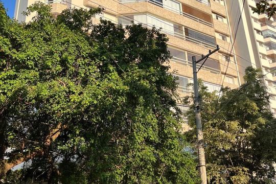 Apartamento na Vila Anglo Brasileira com 3 quartos, sendo 1 suíte, varanda e academia no condomínio. Compra ideal! — Fachada