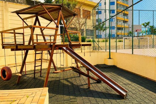 Apartamento na Vila Anglo Brasileira com 3 quartos, sendo 1 suíte, varanda e academia no condomínio. Compra ideal! — Playground