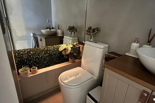 Apartamento na Vila Anglo Brasileira com 3 quartos, sendo 1 suíte, varanda e academia no condomínio. Compra ideal! — Banheiro