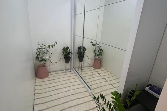Apartamento na Vila Anglo Brasileira com 3 quartos, sendo 1 suíte, varanda e academia no condomínio. Compra ideal! — Closet