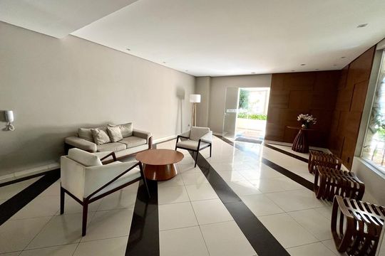 Apartamento na Vila Anglo Brasileira com 3 quartos, sendo 1 suíte, varanda e academia no condomínio. Compra ideal! — Hall Social