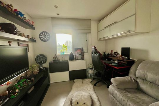Apartamento na Vila Anglo Brasileira com 3 quartos, sendo 1 suíte, varanda e academia no condomínio. Compra ideal! — Quarto
