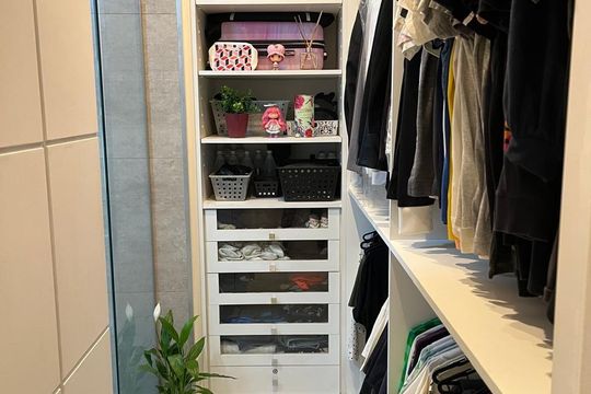 Apartamento na Vila Anglo Brasileira com 3 quartos, sendo 1 suíte, varanda e academia no condomínio. Compra ideal! — Closet