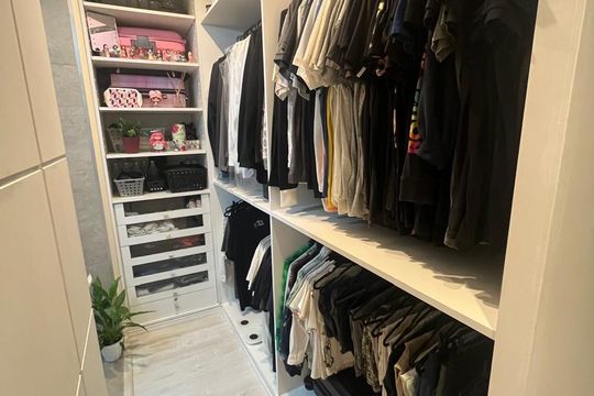 Apartamento na Vila Anglo Brasileira com 3 quartos, sendo 1 suíte, varanda e academia no condomínio. Compra ideal! — Closet