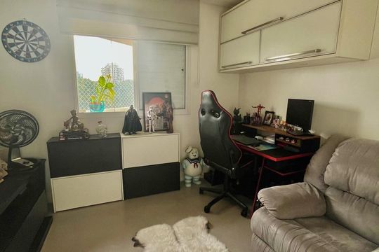 Apartamento na Vila Anglo Brasileira com 3 quartos, sendo 1 suíte, varanda e academia no condomínio. Compra ideal! — Quarto