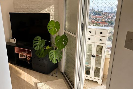 Apartamento na Vila Anglo Brasileira com 3 quartos, sendo 1 suíte, varanda e academia no condomínio. Compra ideal! — Quarto