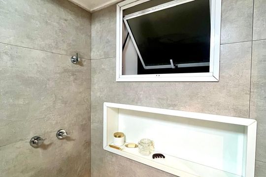 Apartamento na Vila Anglo Brasileira com 3 quartos, sendo 1 suíte, varanda e academia no condomínio. Compra ideal! — Banheiro