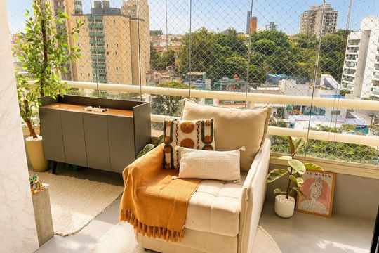 Apartamento na Vila Anglo Brasileira com 3 quartos, sendo 1 suíte, varanda e academia no condomínio. Compra ideal! — Varanda