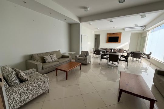 Apartamento na Vila Anglo Brasileira com 3 quartos, sendo 1 suíte, varanda e academia no condomínio. Compra ideal! — Hall Social