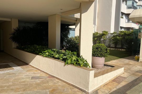 Apartamento na Vila Anglo Brasileira com 3 quartos, sendo 1 suíte, varanda e academia no condomínio. Compra ideal! — Área Externa