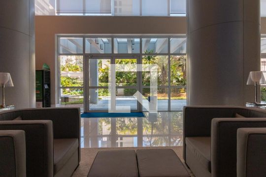 Comprar apartamento mobiliado na Vila Nova Conceição, 2 quartos, 1 suíte, piscina, churrasqueira, varanda gourmet. — Hall de entrada