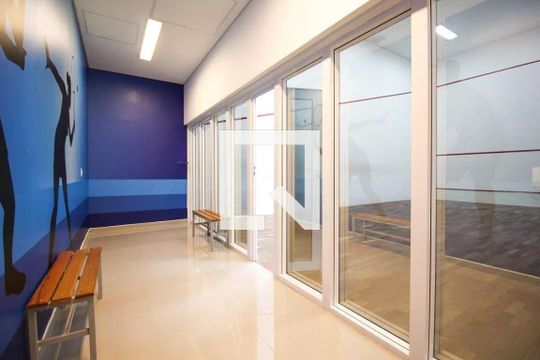 Comprar apartamento mobiliado na Vila Nova Conceição, 2 quartos, 1 suíte, piscina, churrasqueira, varanda gourmet. — Quadra Esportiva