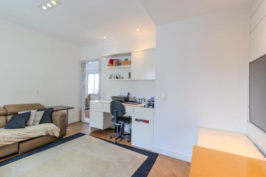 Compra apartamento mobiliado no Campo Belo com 3 quartos e quintal. — foto 6
