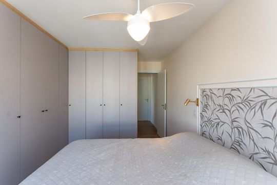 Venda de apartamento mobiliado, 2 quartos, com closet. — Quarto 2 Suíte