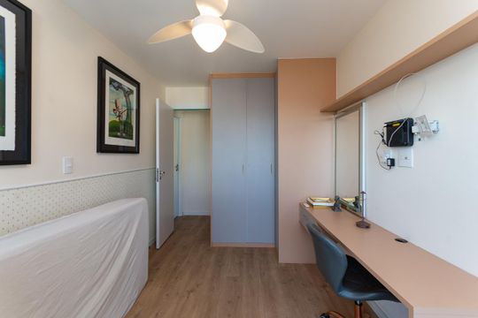 Venda de apartamento mobiliado, 2 quartos, com closet. — Quarto 1 Suíte