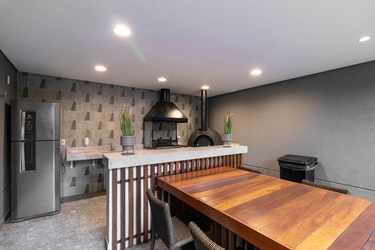 Venda de apartamento mobiliado, 2 quartos, com closet. — Área Comum