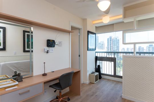 Venda de apartamento mobiliado, 2 quartos, com closet. — Quarto 1 Suíte