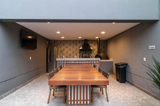 Venda de apartamento mobiliado, 2 quartos, com closet. — Área Comum