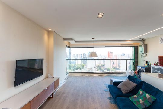 Venda de apartamento mobiliado, 2 quartos, com closet. — Sala
