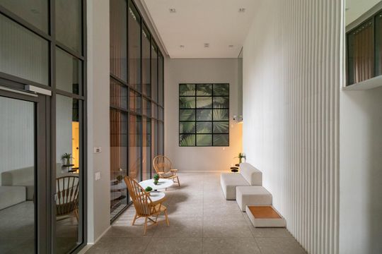 Venda de apartamento mobiliado, 2 quartos, com closet. — Área Comum