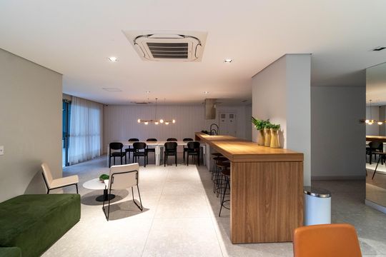 Venda de apartamento mobiliado, 2 quartos, com closet. — Área Comum