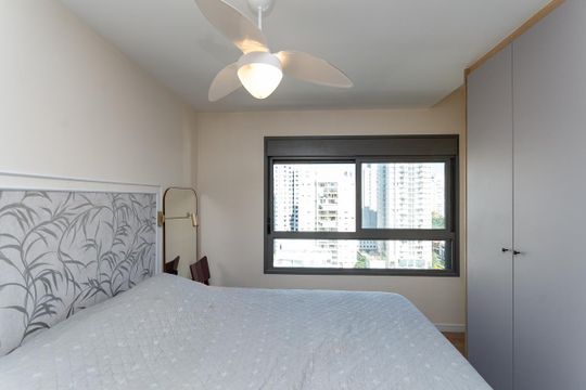 Venda de apartamento mobiliado, 2 quartos, com closet. — Quarto 2 Suíte