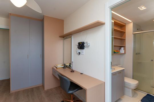 Venda de apartamento mobiliado, 2 quartos, com closet. — Quarto 1 Suíte