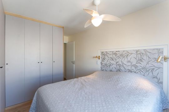 Venda de apartamento mobiliado, 2 quartos, com closet. — Quarto 2 Suíte