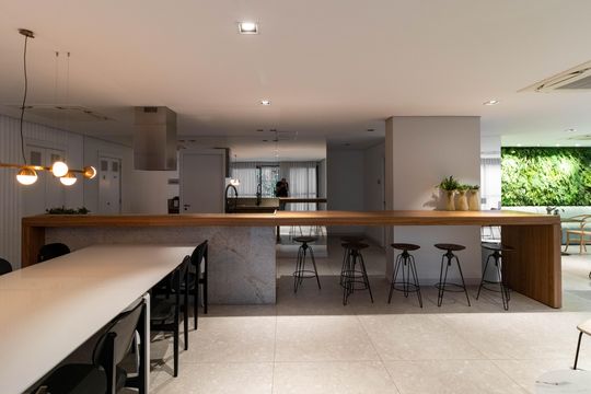 Venda de apartamento mobiliado, 2 quartos, com closet. — Área Comum