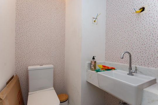 Venda de apartamento mobiliado, 2 quartos, com closet. — Lavabo