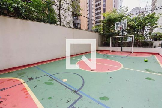Comprar apartamento em Perdizes com 4 quartos, piscina, quintal e closet. Mobiliado. — Quadra Esportiva